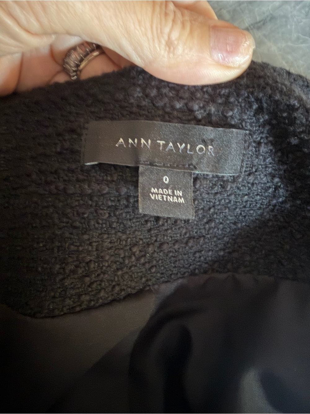 Ann Taylor Black Bouclé Gold Button Collarless Blazer Jacket Size 0 Classic Chic - Picture 5 of 5
